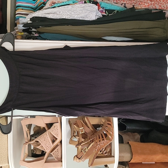 BCBG black halter top - Picture 4 of 4